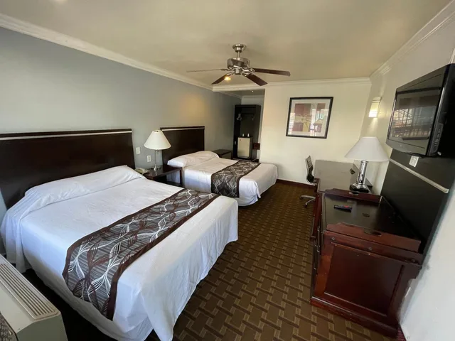 غرفة بسرير مزدوج، Hollywood Guest Inn 1/2