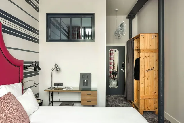 غرفة سوبيريور بسريرين منفصلين، Hotel Fabric 5/9