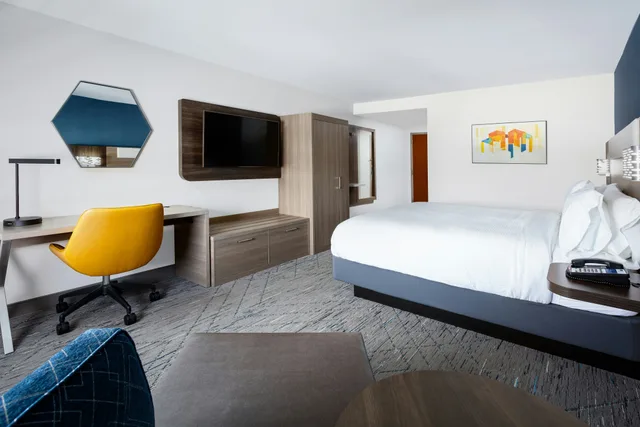 غرفة قياسية بسرير كينج، Holiday Inn Express Suites Williamsburg 3/5