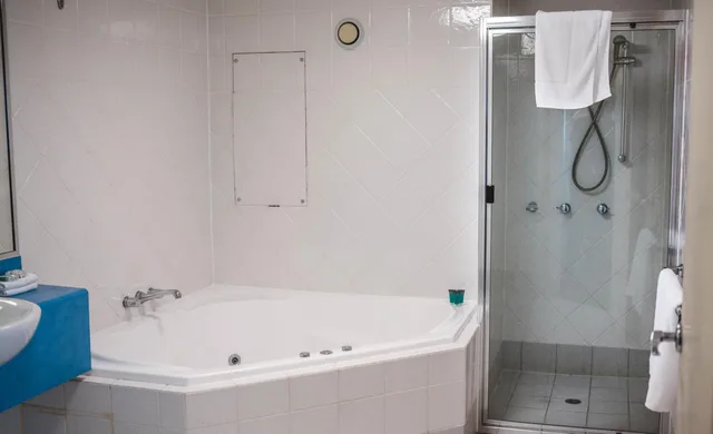 1 Bedroom, Spa, Suite, King Bed، HERITAGE CAIRNS 4/6
