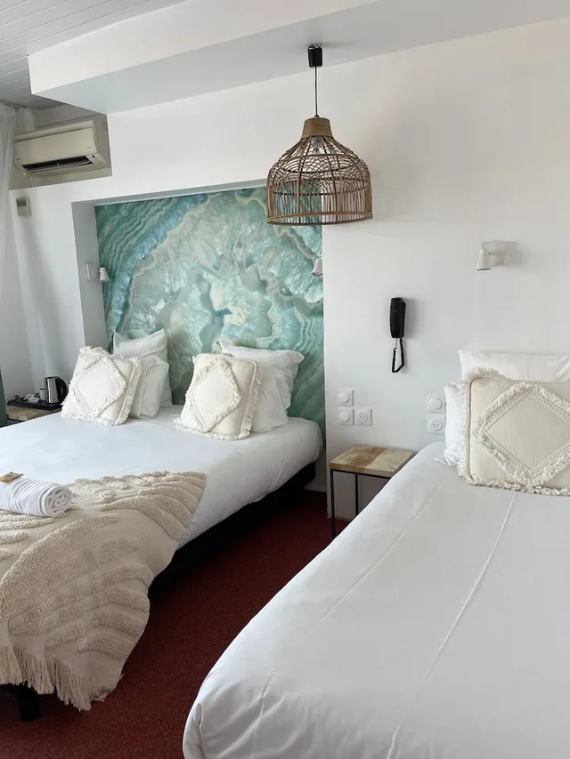 غرفة ثلاثية بسرير مزدوج وسرير فردي، Hôtel Les Sables 3/6