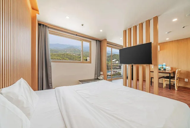 Condo, Superior, Suite, Forest View، Ocean To You Resort Sokcho Seorak Beach Hotel And Condo 8/10
