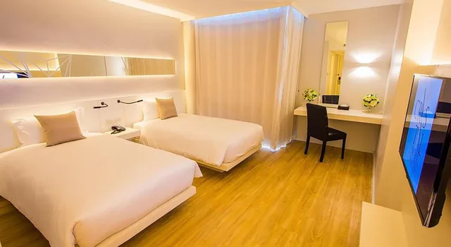 غرفة ديلوكس بسريرين منفصلين، Crystal Hotel Hat Yai 2/3