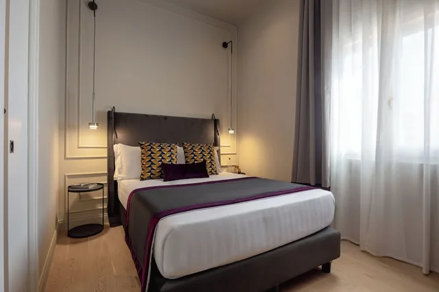 Smart, Double Bed، Rental In Rome Pinciana Deluxe 2/4