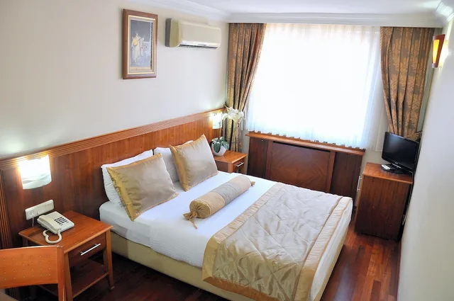 Standard, Double or Twin Bed, Hotel Centrum Istanbul 2/4