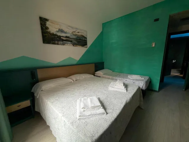 Room, Triple, Plaza 9/10