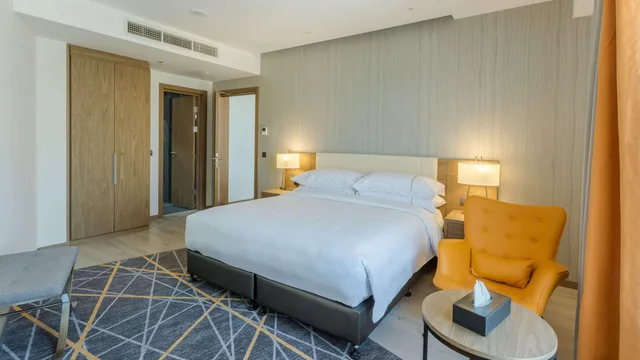 Efficiency, Suite, King Bed, Smoking، فندق كلاريون مطار جدة(Clarion Hotel Jeddah Airport) 2/7