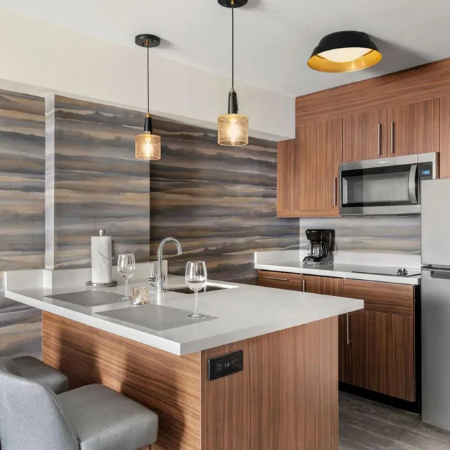 جناح بسريرين كوين بغرفة نوم واحدة مع أريكة، Residence Inn by Marriott Laval 4/4