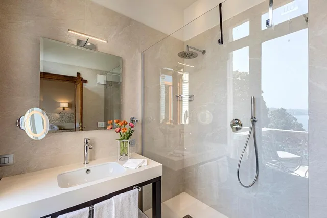 جناح جونيور بإطلالة على البحيرة بشرفة، Hotel Laurin 4/5