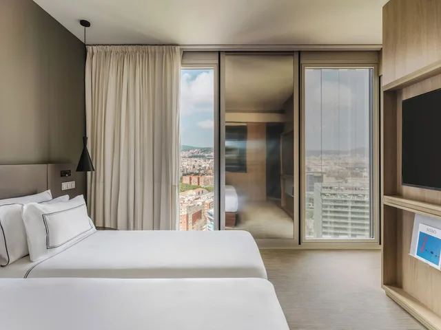 The Level, Family Suite, Twin Beds, City View, Sofa، MELIA BARCELONA SKY 3/10