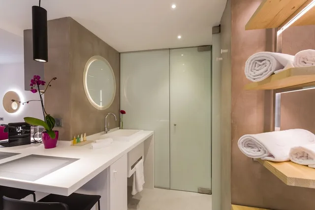 Suite, 1 Double and 1 Single Bed, Sea View, Pool Access, Ground Floor، One Ibiza Suites 2/2