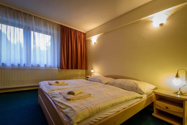 جناح، Hotel Boboty 5/9