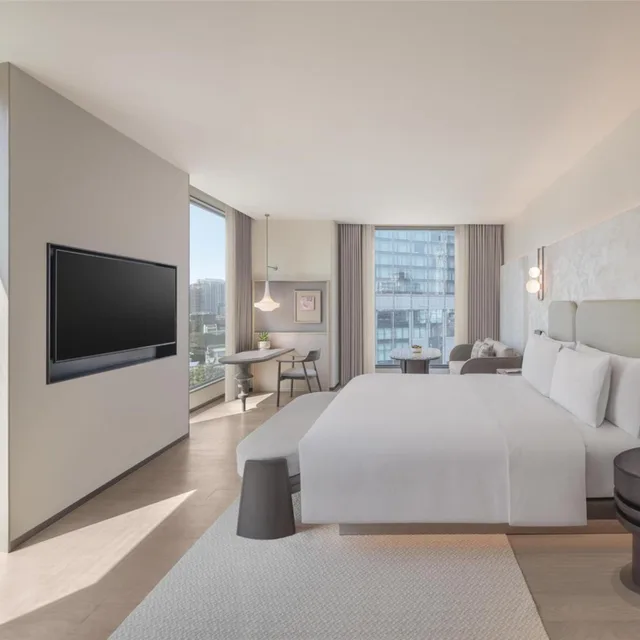 جناح جونيور ركني بسرير مزدوج، KROMO Bangkok, Curio Collection by Hilton 1/4