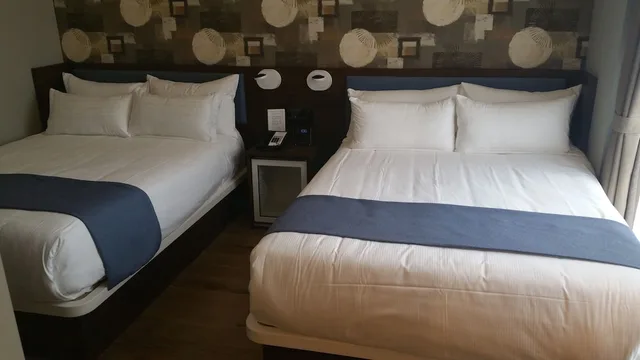 غرفة بسريرين مزدوجين بإطلالة على الفناء، NobleDen Hotel 2/3