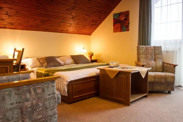 Superior, Double or Twin Bed, Molnar 3/5