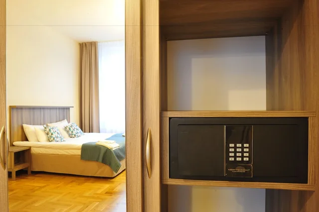 شقة بسرير كينج بحمام خاص مع أريكة، Kosmopolita Rooms Apartments Krakow 6/10