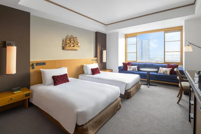 غرفة سوبيريور بسريرين منفصلين بإطلالة على المرفأ، Oriental Hotel 2/2