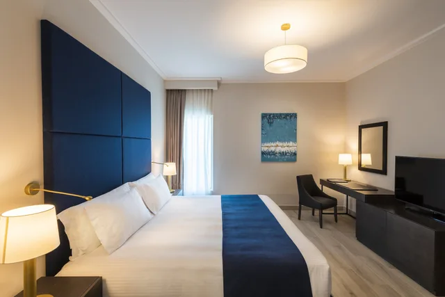 إقامة بسرير كينج بإطلالة على البحر بغرفة نوم واحدة، Centara West Bay Hotel and Residences Doha 1/4