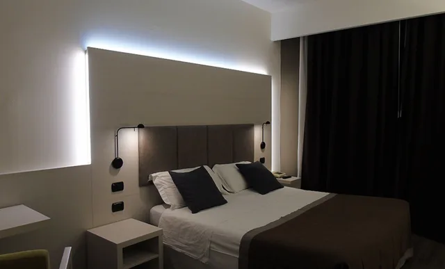 Superior, Queen Bed, Partial Lake View، Hotel Giardino 2/6