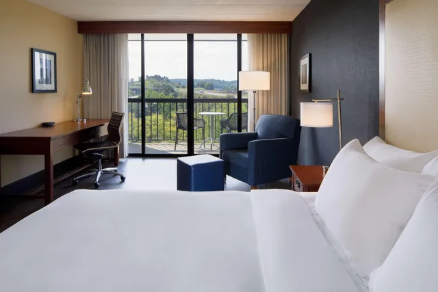 جناح بسرير كينج بغرفتين مع أريكة، Doubletree By Hilton Hotel Pittsburgh - Cranberry 3/8