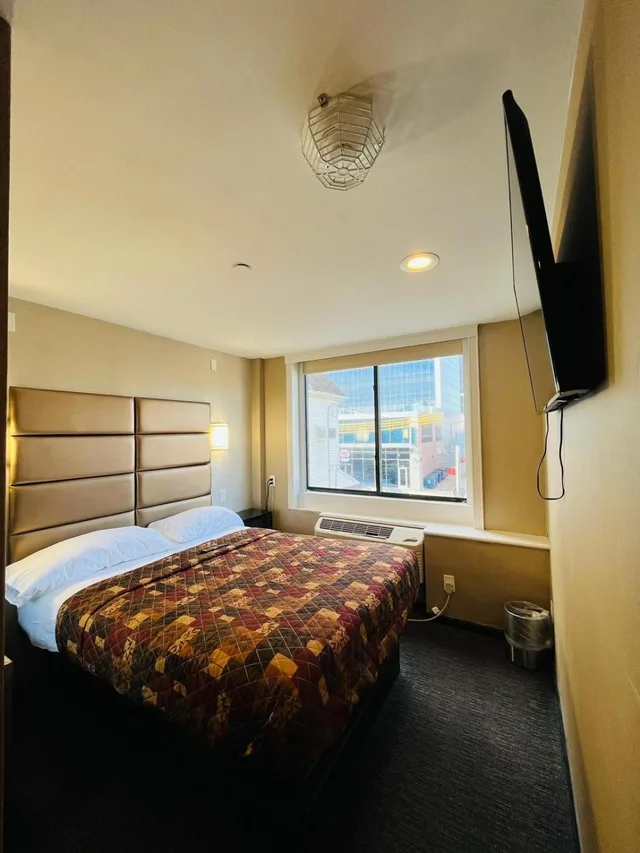 غرفة بسرير كوين، Hotel Key LaGuardia Airport 2/9