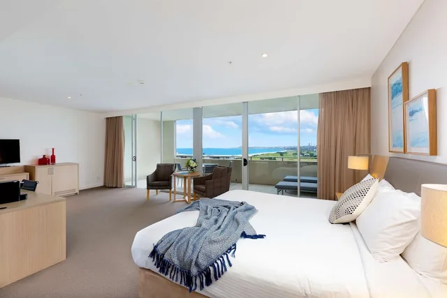 جناح سيغنتشر بسرير كينج بشرفة، Sage Hotel Wollongong 1/10