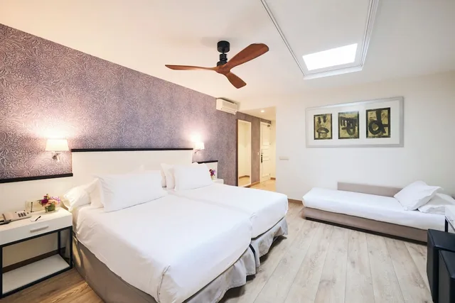غرفة كومفورت ثلاثية بسريرين منفصلين مع أريكة، H10 Raco Del Pi Hotel 1/10