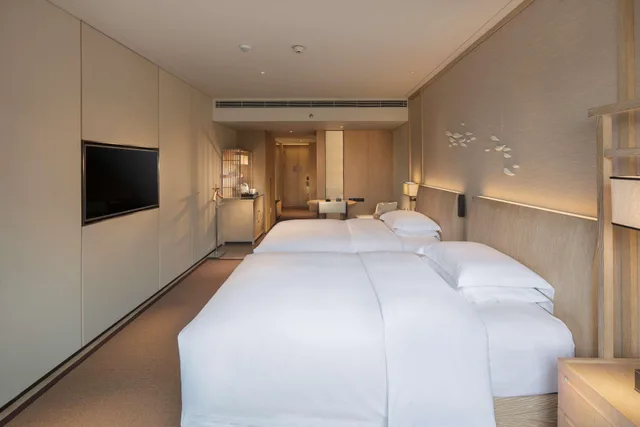 غرفة ديلوكس بسريرين منفصلين بشرفة، Hilton Shenzhen Shekou Nanhai 2/4