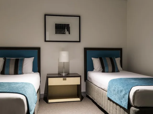 جناح عائلي بسرير كينج وسريرين منفصلين، Novotel Melbourne on Collins 1/17
