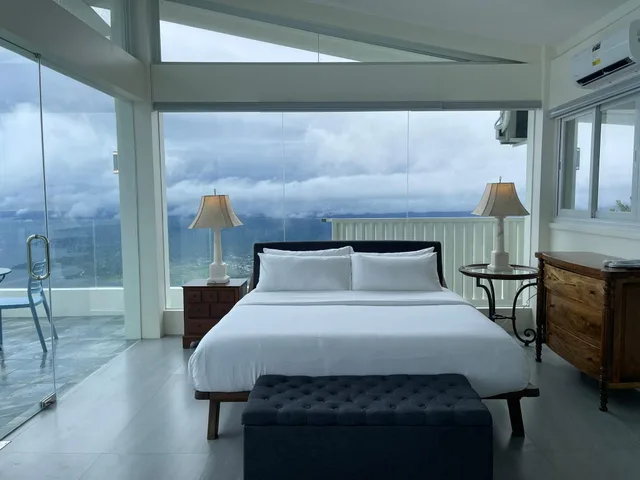 Sky, Club, Suite, King Bed, Hot Tub، The Carmelence View 1/2