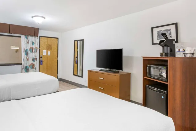 غرفة بسريرين مزدوجين بحوض استحمام لذوي الإعاقة، Best Western Plus El Paso Airport Hotel and Conference Center 3/4