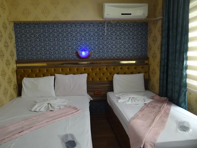 غرفة قياسية ثلاثية بثلاثة أسرّة، Hotel Torun 1/2