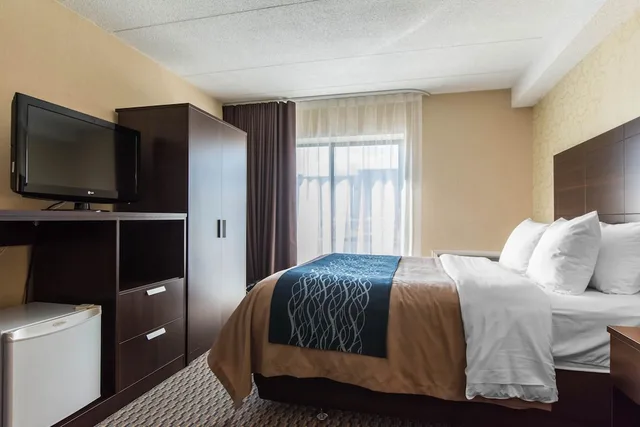 غرفة كومفورت بسرير كوين مع أريكة، Comfort Inn Trois-Rivieres 7/9
