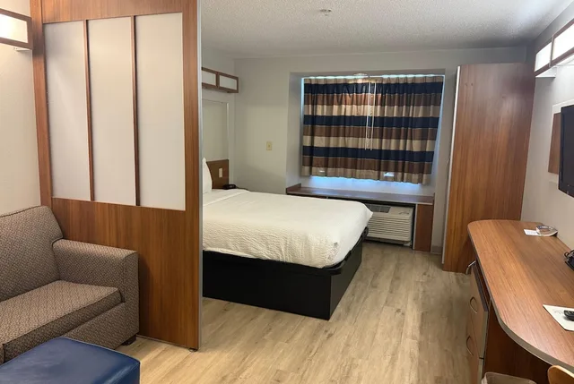 غرفة قياسية بسرير كوين، Microtel Inn & Suites By Wyndham Dickson City/Scranton 5/6