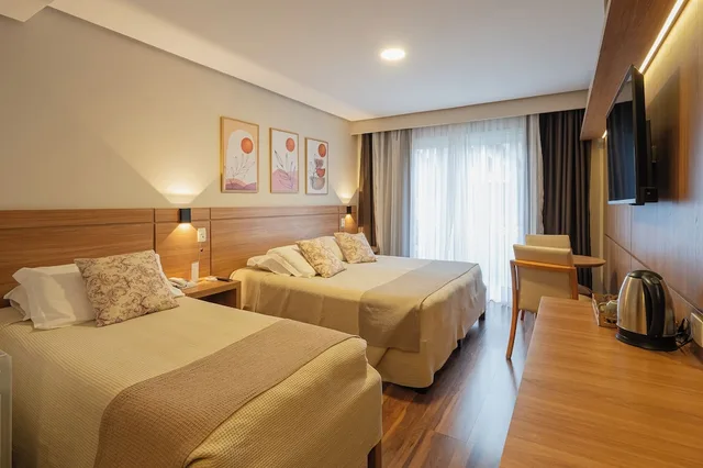 غرفة بسرير مزدوج وسرير فردي، Hotel Pousada Querencia 1/10