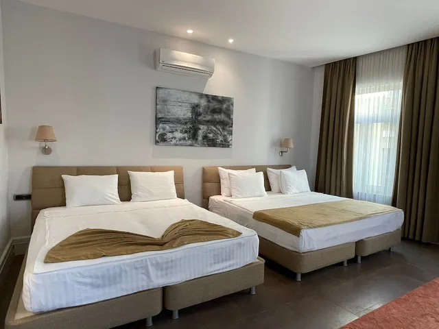 غرفة عائلية بسريرين كوين مع أريكة، Misafir Suites 8 Istanbul. 1/5