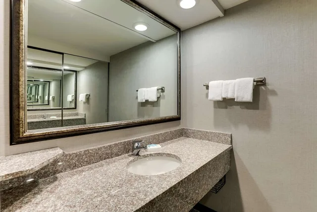 غرفة بسريرين كوين في طابق مرتفع، Drury Inn & Suites Columbus Dublin 3/3