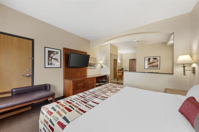 غرفة متصلة بسرير كينج مع أريكة لذوي الإعاقة، Best Western Alamo Suites 2/3