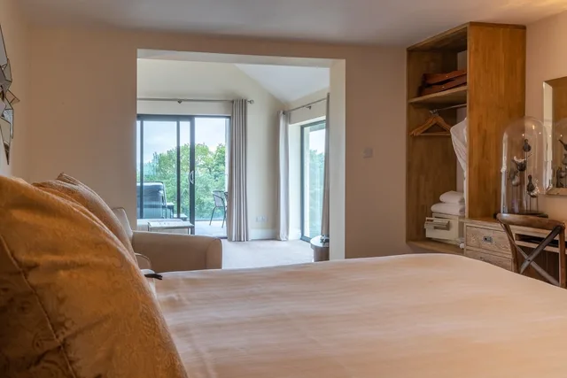 Suite, King Bed, Adult Only, Hot Tub, Lakes Hotel and Spa (ex The Burnside Hotel and Spa) 2/2