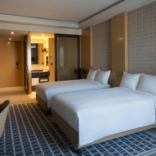 Room, Twin Beds, Square View، Skopje Marriott Hotel 1/6