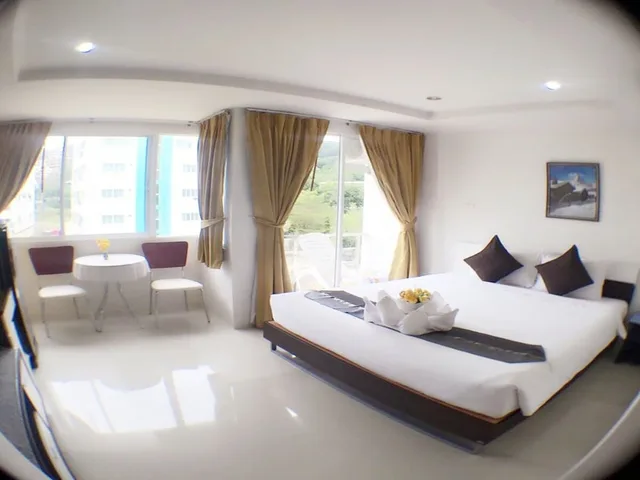 غرفة سوبيريور بسرير مزدوج بشرفة، SWISS HOUSE 2/10