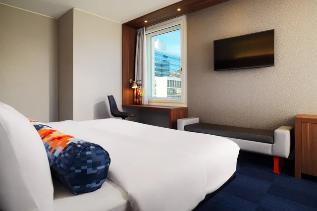 Suite, King Bed, ALOFT STUTTGART 4/8