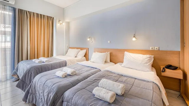 غرفة رباعية، Diros Hotel 2/8
