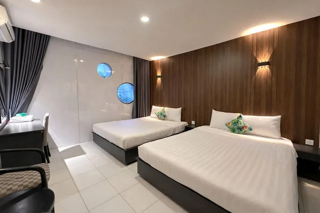 غرفة عائلية رباعية بسريرين كوين، Holiday Hotel 4/10