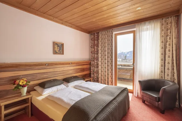 Blue, Twin Beds, Lake View, Balcony، Neue Post Hotel 3/4