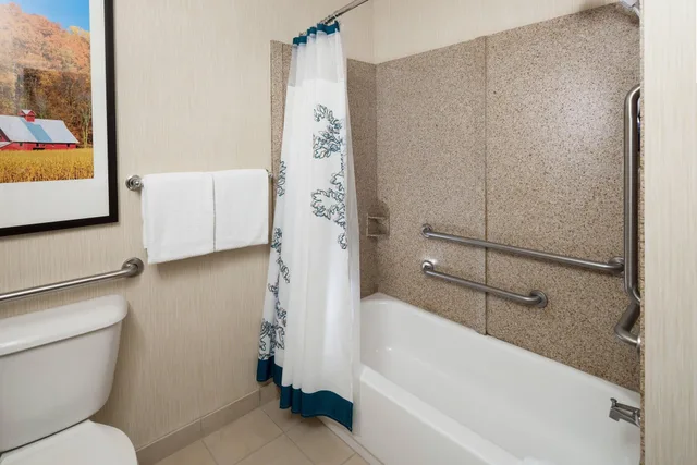 جناح بسرير كينج بغرفة نوم واحدة مع أريكة لذوي الإعاقة، Residence Inn by Marriott South Bend Mishawaka 2/2