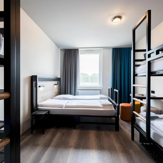 Room, 6 Beds, a&o Stuttgart City 1/8