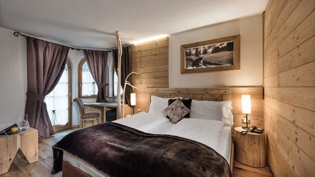 غرفة فاخرة بسرير مزدوج، SPORTHOTEL ROMANTIC PLAZA 1/8