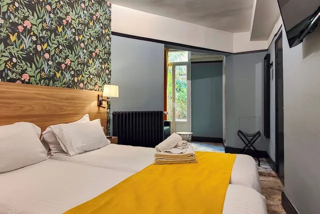 غرفة تنفيذية بسرير مزدوج بشرفة مع أريكة، 1 MED HOTEL 1/7