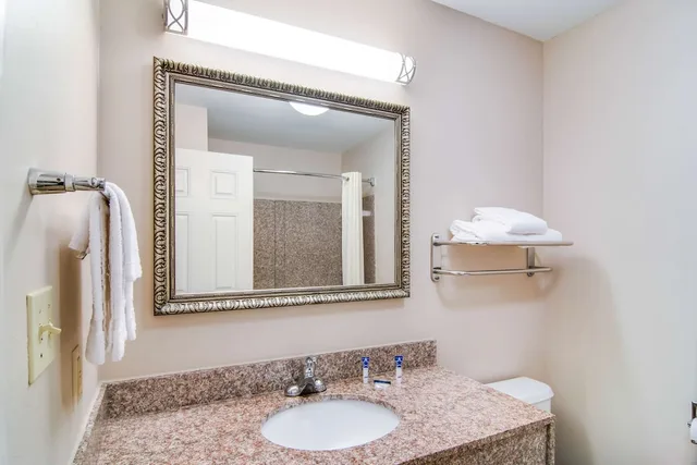 غرفة بسرير كينج، Americas Best Value Inn & Suites Mableton Atlanta 3/3